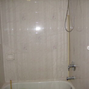 BEAUTIFUL LARGE 3 BEDRM APT (VYSE AVE)