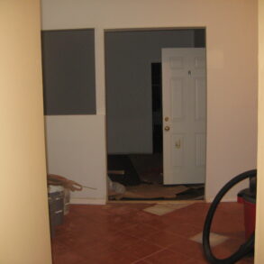 BEAUTIFUL LARGE 3 BEDRM APT (VYSE AVE)