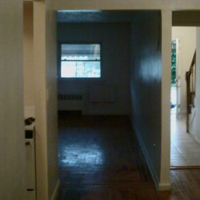 BEAUTIFUL LARGE 2 BEDRM APT (UTILITIES ARE INCLUDED)