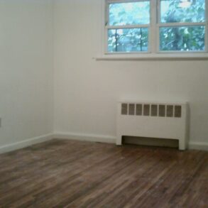 BEAUTIFUL LARGE 2 BEDRM APT (UTILITIES ARE INCLUDED)