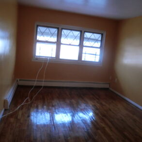 LARGE AND SPACIOUS 3 BEDRM APT (PARKING AVAILABLE)