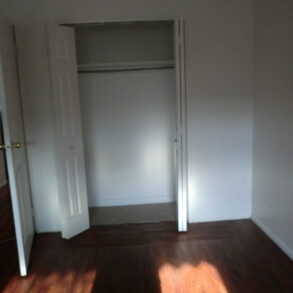 LARGE AND SPACIOUS 3 BEDRM APT (PARKING AVAILABLE)