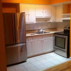 NICE 3 BEDRM APT WITH UPDATED KITCHEN  (NEAR FTELEY AVE)