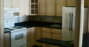 Huge 3 Bedrm With Balcony Bolton Ave $1,600
