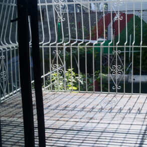 Huge 3 Bedrm With Balcony Bolton Ave $1,600