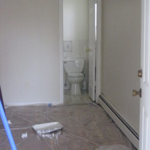 BEAUTIFUL LARGE 3 BEDRM & 2 BATH WITH BALCONY  THROGS NECK (PLS#290)