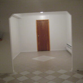BEAUTIFUL LARGE 2 BEDROOM APART WITH PARKING INCLUDED (PLS#295)