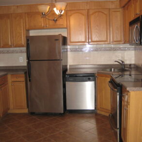 BEAUTIFUL LARGE 2 BEDROOM APART WITH PARKING INCLUDED (PLS#295)