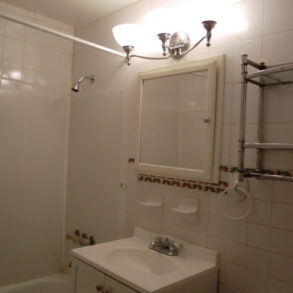 BEAUTIFUL LARGE 3 BEDRM WITH PARKING INCLUDED (PLS#293)