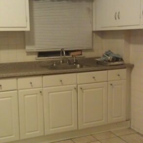FANTASTIC LARGE 3 BEDRM APART WITH EXTRA ROOM (PLS#299)