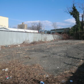 FANTASTIC PARKING LOT FOR RENT  (PLS#302)