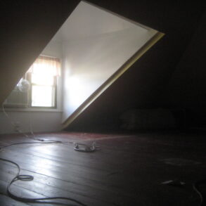 SPACIOUS 2 BEDROOM WITH ATTIC,BACKYARD (PLS#305)