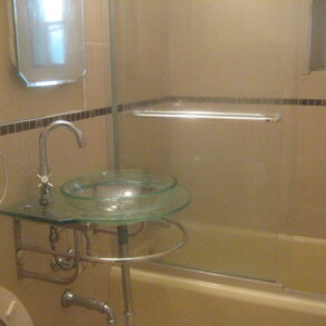 LARGE 2 BEDROOM BEAUTIFUL RENOVATIONS (PLS#306)