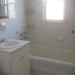 XX LARGE 3 BEDRM DUPLEX WITH LARGE DECK (PLS#307)