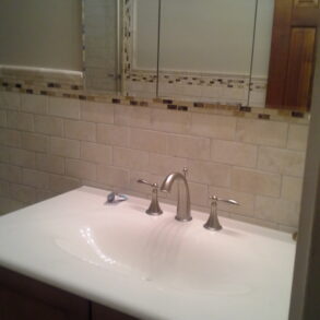 BEAUTIFUL LARGE & SPACIOUS 3 BEDRM DUPLEX (PLS# 327) BACKYARD & PARKING