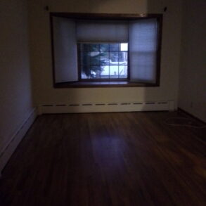 BEAUTIFUL LARGE & SPACIOUS 3 BEDRM DUPLEX (PLS# 327) BACKYARD & PARKING