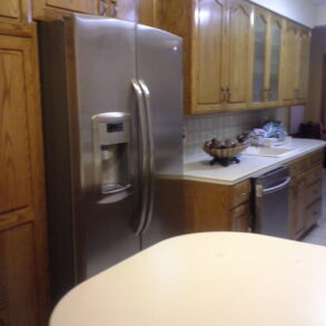 BEAUTIFUL LARGE & SPACIOUS 3 BEDRM DUPLEX (PLS# 327) BACKYARD & PARKING