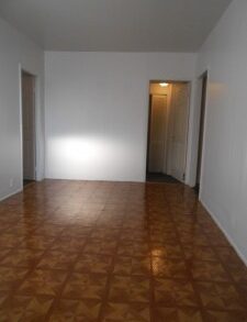 LARGE 2 BEDRM WITH EXTRA ROOM *SECTION 8 WELCOMED* (PLS #333)