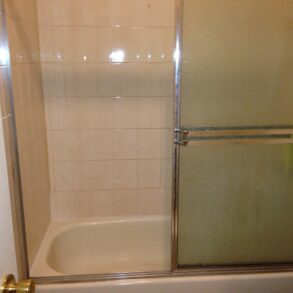 FANTASTIC LARGE 2 BEDRM APARTMENT (PLS #330)