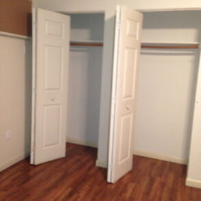 FANTASTIC LARGE 2 BEDRM APARTMENT (PLS #330)