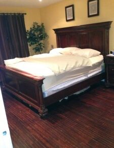 BEAUTIFUL LARGE 3 BEDRM DUPLEX *INCLUDES ELECTRICITY,HEAT & GAS*(PLS#339)