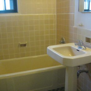 BEAUTIFUL LARGE ONE BEDRM CONDO *HEAT & GAS INCLUDED* (PLS#343)