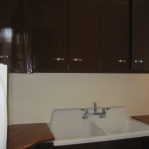 BEAUTIFUL LARGE ONE BEDRM CONDO *HEAT & GAS INCLUDED* (PLS#343)