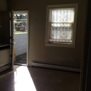 SPACIOUS 2 BEDRM ON THE FIRST FLR PRIVATE HOUSE (PLS# 363)